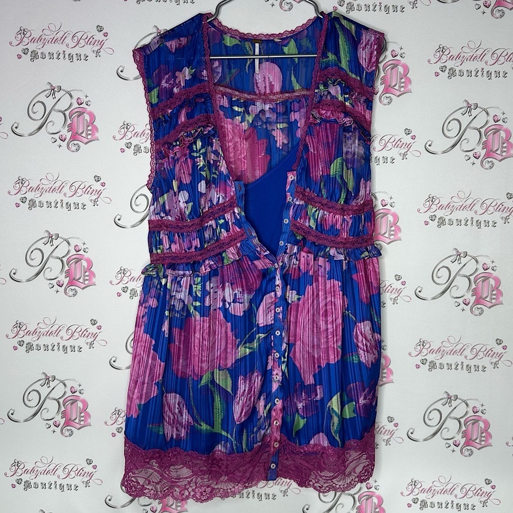 Floral Pleated Dress with Lace Trim